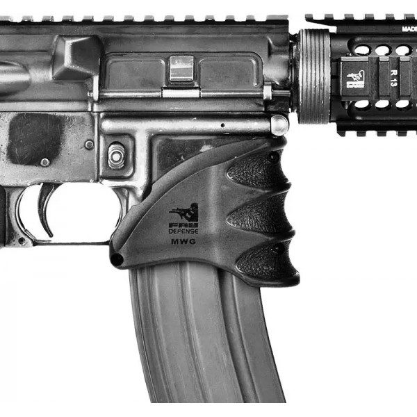 Накладка FAB Defense MWG на шахту магазина AR15/M16. Колір - чорний - 24100040 Накладка FAB Defense MWG на шахту магазина AR15/M16. Колір - чорний - 24100040