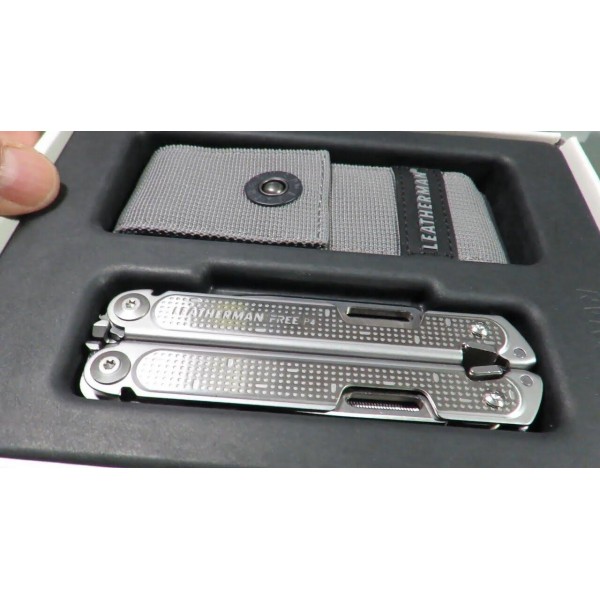 Мультиінструмент Leatherman Free P4, нейлоновий чохол - 832642 Мультиінструмент Leatherman Free P4, нейлоновий чохол - 832642