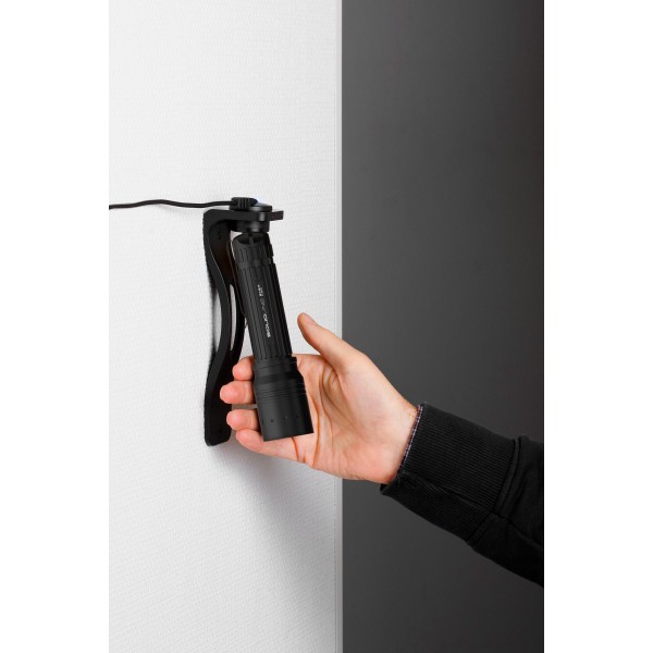 Фонарь Solidline ST5R, заряжаемый, с беспроводной зарядкой и настенным креплением,380/20, блистер - 502551 Фонарь Solidline ST5R, заряжаемый, с беспроводной зарядкой и настенным креплением,380/20, блистер - 502551