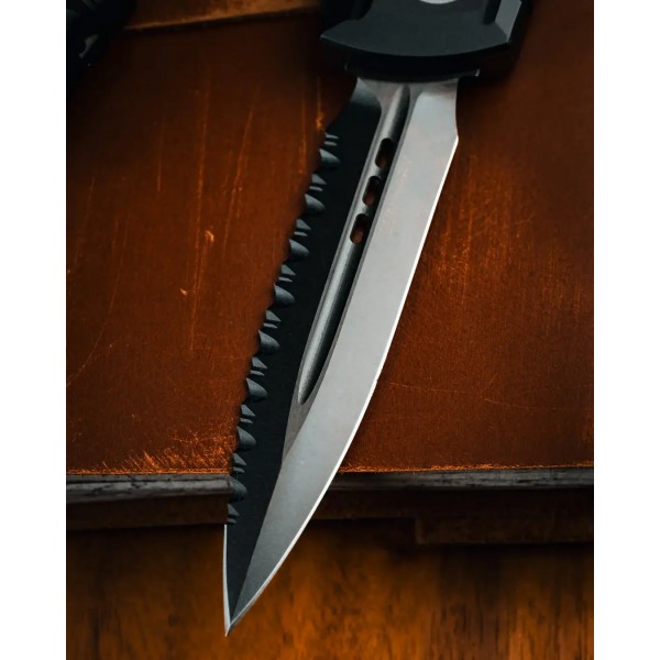 Набір Microtech Surefire Luminary D/E - Stiletto Pro II Collaboration ZBP Serrated Black - 14090745 Набір Microtech Surefire Luminary D/E - Stiletto Pro II Collaboration ZBP Serrated Black - 14090745
