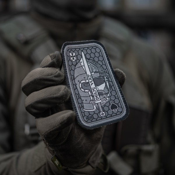 M-Tac нашивка Deus Vult Ace (жаккард) сіра - 51117011 M-Tac нашивка Deus Vult Ace (жаккард) сіра - 51117011