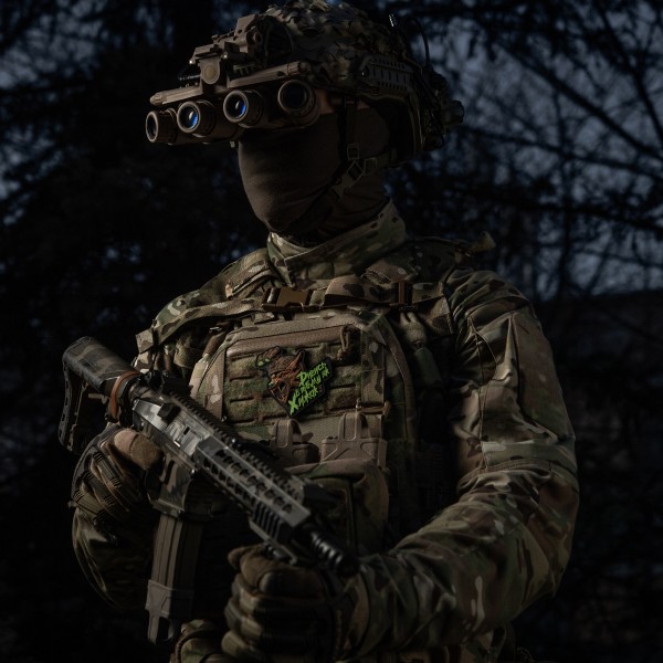 M-Tac Нашивка "Дивись в пітьму як Хижак" PVC Black/Coyote - 52338315 M-Tac Нашивка "Дивись в пітьму як Хижак" PVC Black/Coyote - 52338315