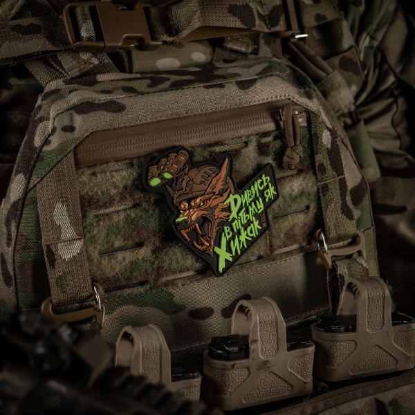 M-Tac Нашивка "Дивись в пітьму як Хижак" PVC Black/Coyote - 52338315 M-Tac Нашивка "Дивись в пітьму як Хижак" PVC Black/Coyote - 52338315