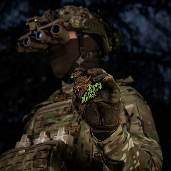 M-Tac Нашивка "Дивись в пітьму як Хижак" PVC Black/Coyote - 52338315 M-Tac Нашивка "Дивись в пітьму як Хижак" PVC Black/Coyote - 52338315