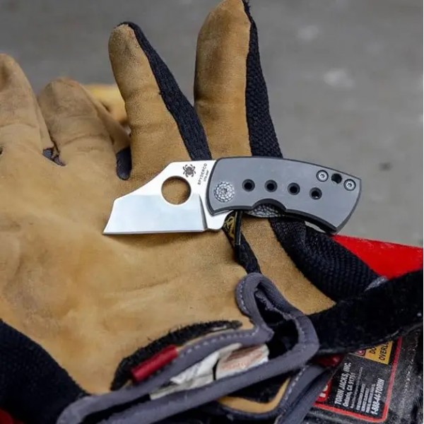 Нож Spyderco McBee CTS XHP Titanium Gray - 871740 Нож Spyderco McBee CTS XHP Titanium Gray - 871740