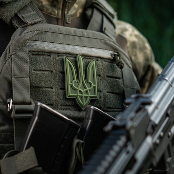 Нашивка Тризуб PVC великий олива - 51337101